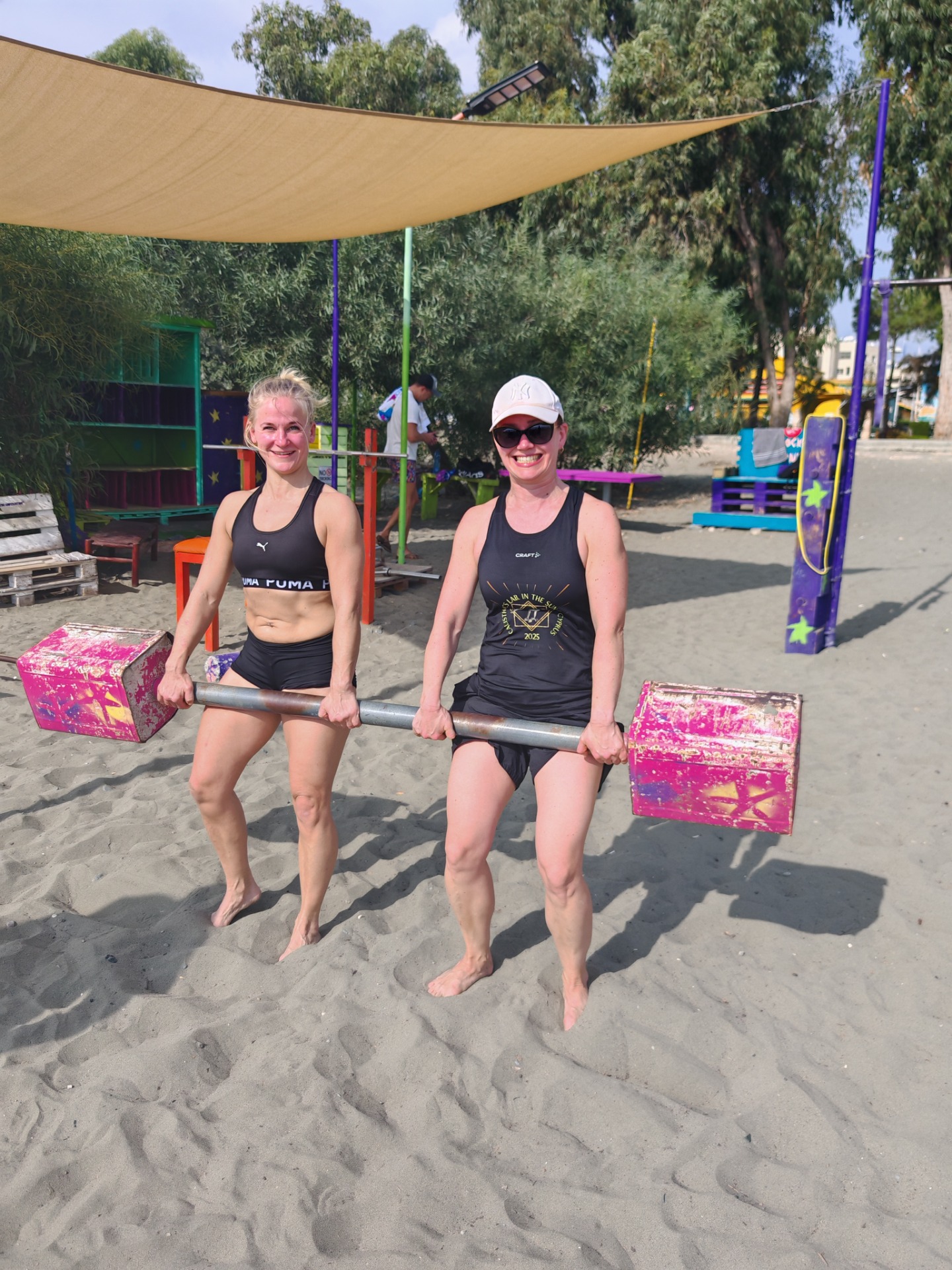 CrossFitille tyypillistä on painavien tavaroiden nostelu ja kantelu.