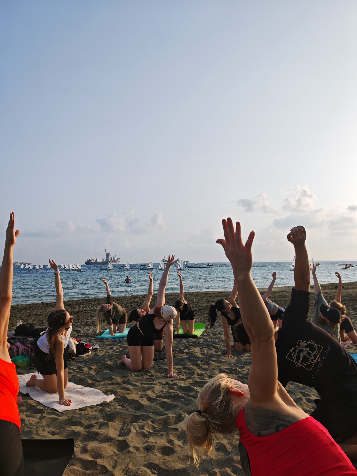 Liikkuvuusharjoitteet ja kehonavailu kuuluu olennaisena osana Calisthenics harjoituksiimme.